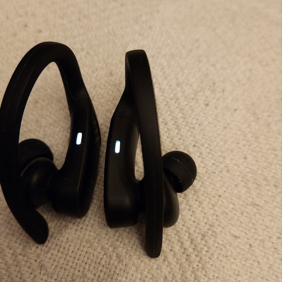 NIB Wrap around the ear Bluetooth Earbuds/Earphones - Picture 4 of 13